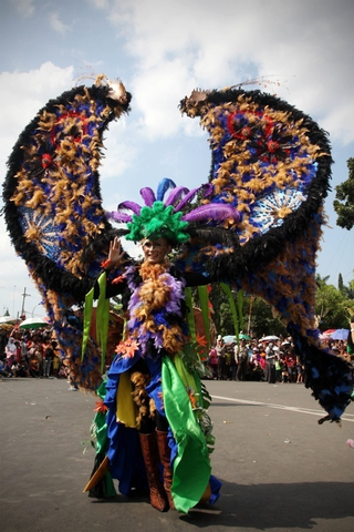 Illustration for article titled A Trip To The Jember Fashion Carnival